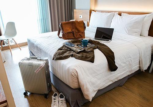21173Deluxe-King-Bedroom.jpg